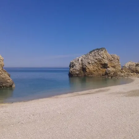 Traditional Stonehouse ポティスティカ