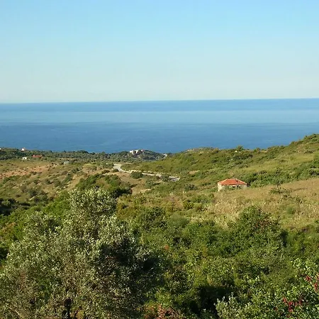 Traditional Stonehouse Potistika