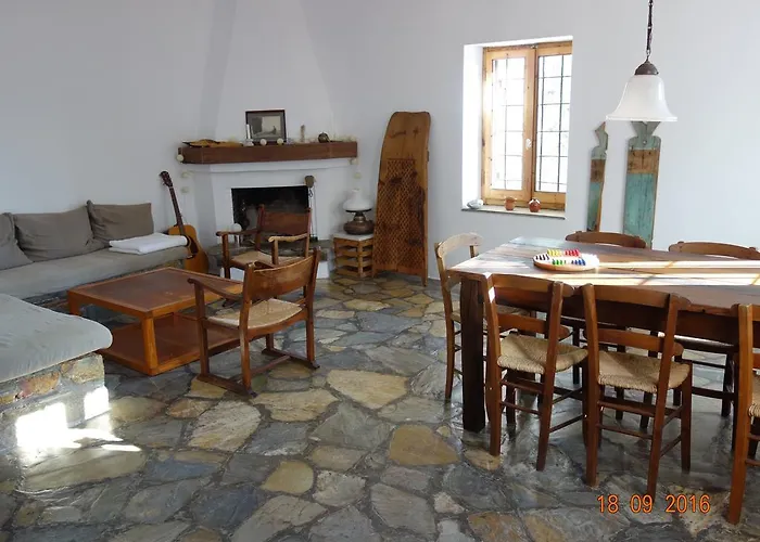 Traditional Stonehouse Case de vacanță