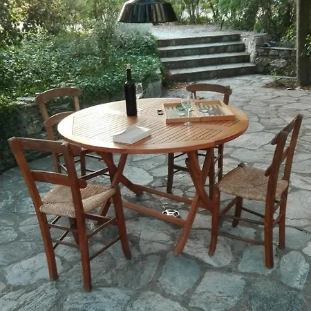 Traditional Stonehouse * Potistika