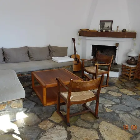 Traditional Stonehouse Potistika