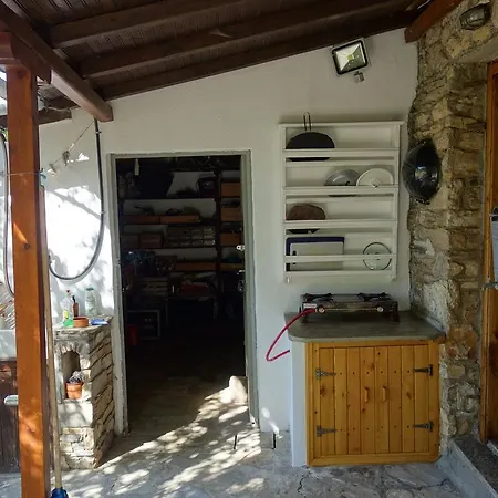 Traditional Stonehouse בית נופש פוטיסטיקה