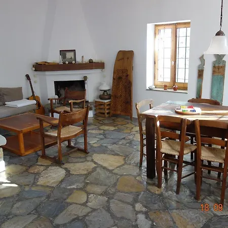 Traditional Stonehouse בית נופש