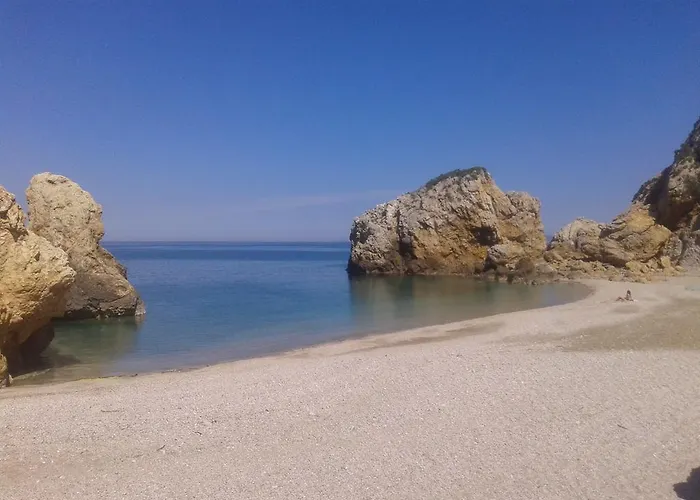 Traditional Stonehouse Potistika