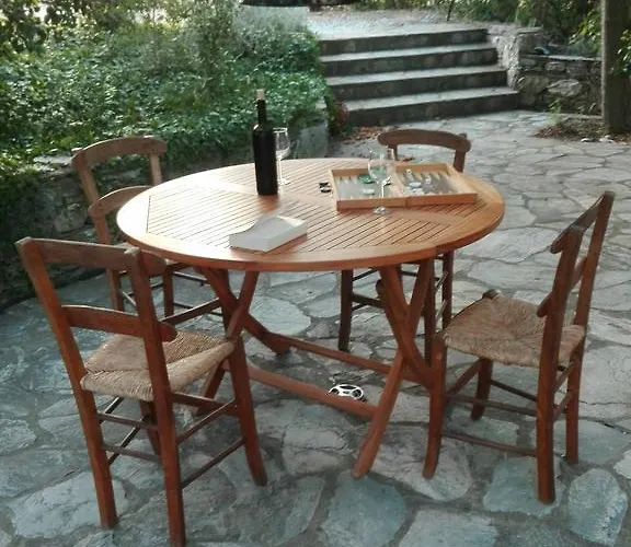 Traditional Stonehouse * Potistika