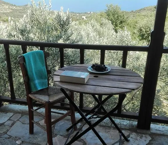 Traditional Stonehouse Potistika