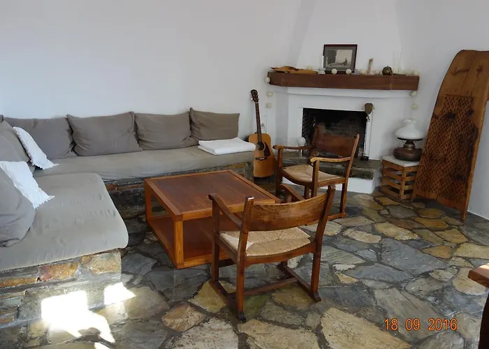 Traditional Stonehouse Potistika